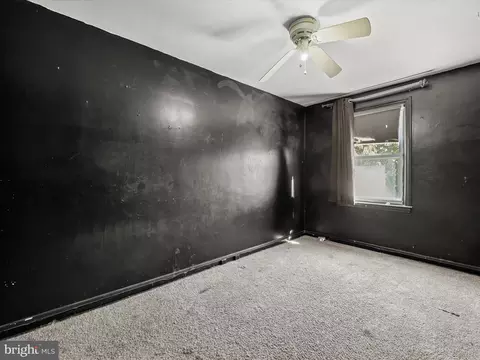 Bedroom - 5494 Oakland Rd, Halethorpe, MD 21227 photo 5 of 8