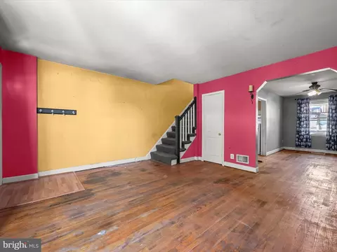 Living - 5494 Oakland Rd, Halethorpe, MD 21227 photo 4 of 4