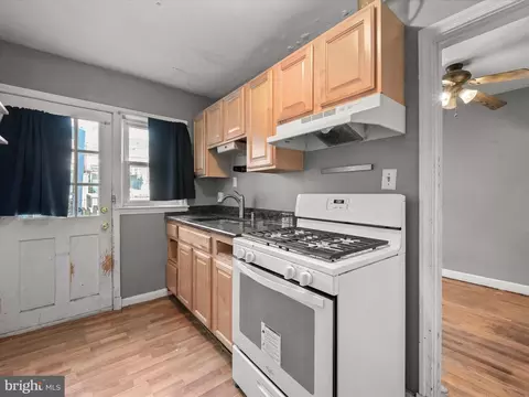 Entry Way - 5494 Oakland Rd, Halethorpe, MD 21227 photo 2 of 2