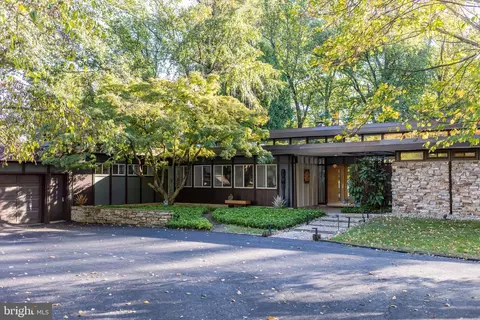 7 Halcyon Ct, Pikesville, MD 21208