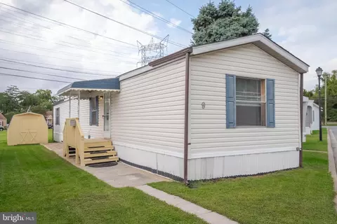 9 Vista Mobile Dr, Dundalk, MD 21222
