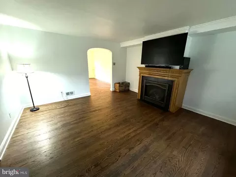 422 Chumleigh Rd, Baltimore, MD 21212 photo 2