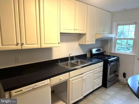 422 Chumleigh Rd, Baltimore, MD 21212 photo 4