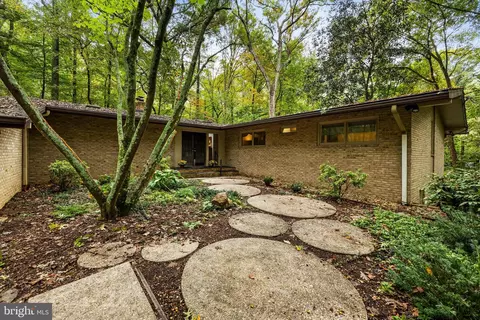 33 Caveswood Ln, Owings Mills, MD 21117