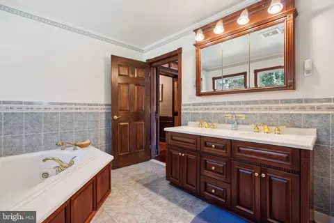 Bath - 4108 Mount Carmel Rd, Upperco, MD 21155 photo 3 of 3