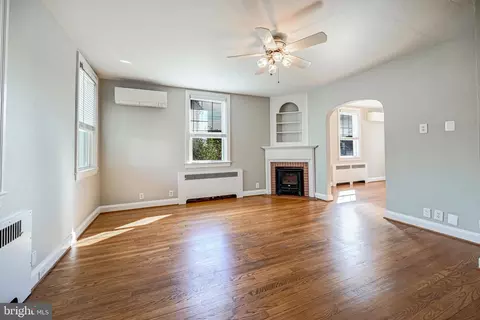 Living - 1243 Circle Dr, Halethorpe, MD 21227 photo 1 of 5