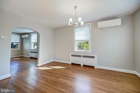 Living - 1243 Circle Dr, Halethorpe, MD 21227 photo 4 of 5