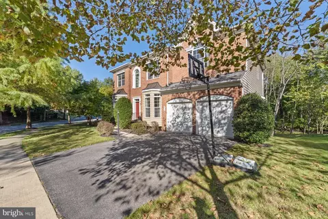 2736 Lightfoot Dr, Baltimore, MD 21209 photo 2
