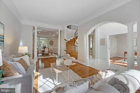 2736 Lightfoot Dr, Baltimore, MD 21209 photo 8