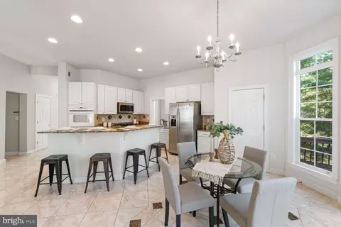 2736 Lightfoot Dr, Baltimore, MD 21209 photo 12