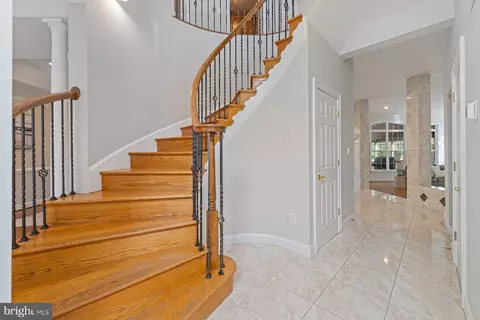 2736 Lightfoot Dr, Baltimore, MD 21209 photo 4