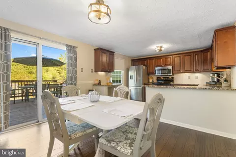 8 Ashmill Ct, Nottingham, MD 21236 photo 5