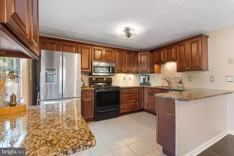 8 Ashmill Ct, Nottingham, MD 21236 photo 8