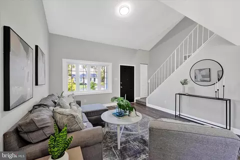 8 Lomond Ct, Rosedale, MD 21237