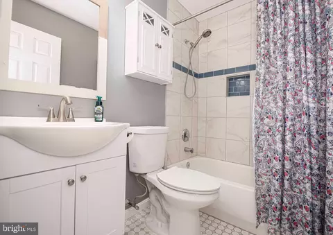 Bath - 37 Perryfalls Pl, Nottingham, MD 21236 photo 1 of 3