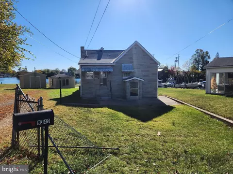 8349 Bear Creek Dr, Dundalk, MD 21222