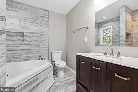 Entry Way - 12901 Harford Rd, Hydes, MD 21082 photo 5 of 6