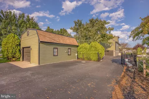 Exterior - 1102 Burke Rd, Middle River, MD 21220 photo 5 of 17