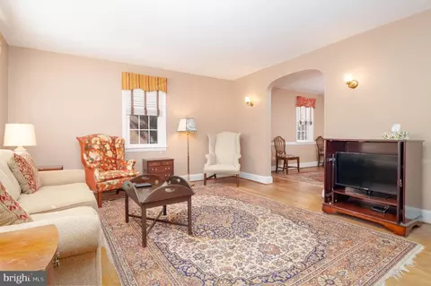 Living - 138 Murdock Rd, Baltimore, MD 21212 photo 2 of 3