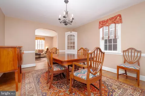 Dining - 138 Murdock Rd, Baltimore, MD 21212 photo 1 of 3