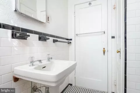 Bath - 138 Murdock Rd, Baltimore, MD 21212 photo 1 of 3