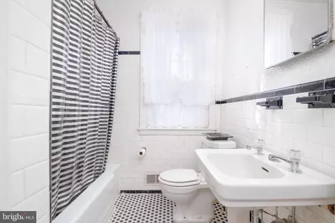 Bath - 138 Murdock Rd, Baltimore, MD 21212 photo 2 of 3