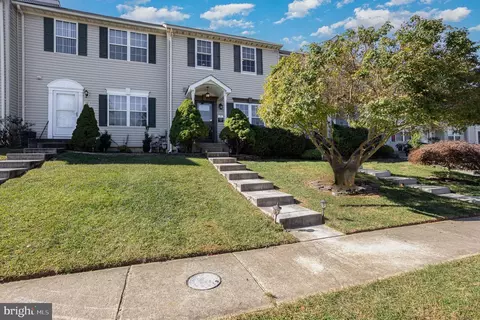 19 Hurst Ct, Nottingham, MD 21236 photo 2