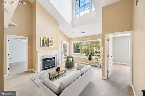 Living - 2309 Falls Gable Ln #D, Baltimore, MD 21209 photo 2 of 3