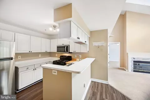 Kitchen - 2309 Falls Gable Ln #D, Baltimore, MD 21209 photo 2 of 2