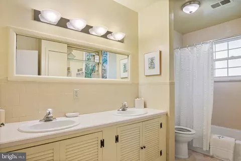Bath - 7910 Springway Rd, Towson, MD 21204 photo 2 of 2