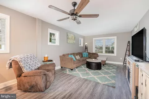 Living - 2922 Ritchie Ave, Sparrows Point, MD 21219 photo 1 of 1