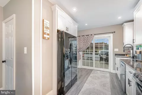 Entry Way - 2922 Ritchie Ave, Sparrows Point, MD 21219 photo 2 of 5