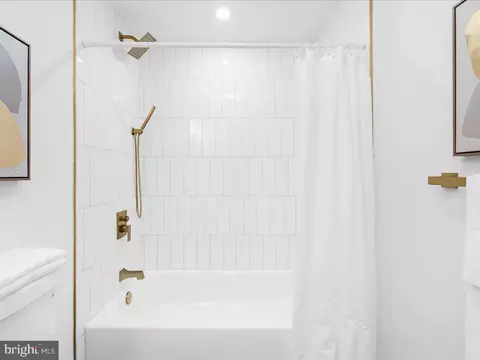 Bath - 7412 Beech Ave, Baltimore, MD 21206 photo 3 of 5