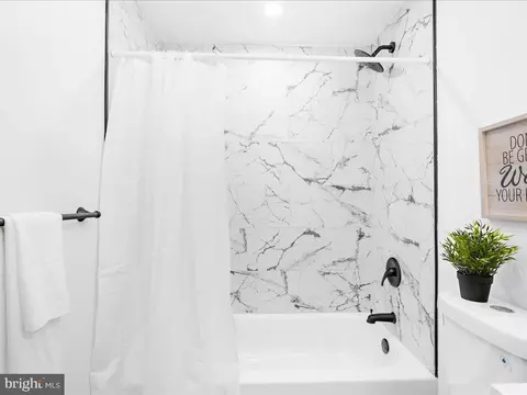 Bath - 7412 Beech Ave, Baltimore, MD 21206 photo 5 of 5