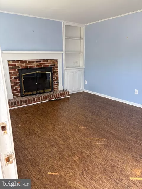 Living - 4 White Ash Ct, Middle River, MD 21220 photo 2 of 3