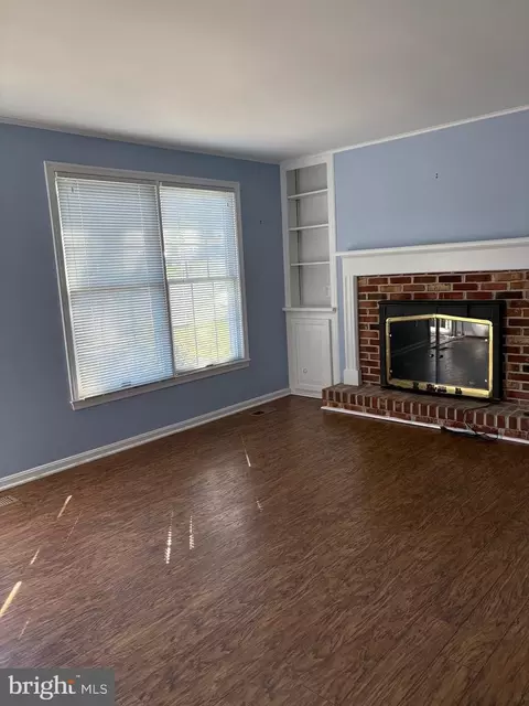 Living - 4 White Ash Ct, Middle River, MD 21220 photo 1 of 3