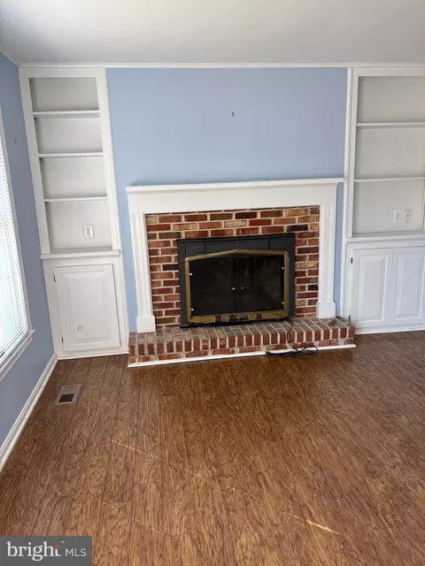 Living - 4 White Ash Ct, Middle River, MD 21220 photo 3 of 3