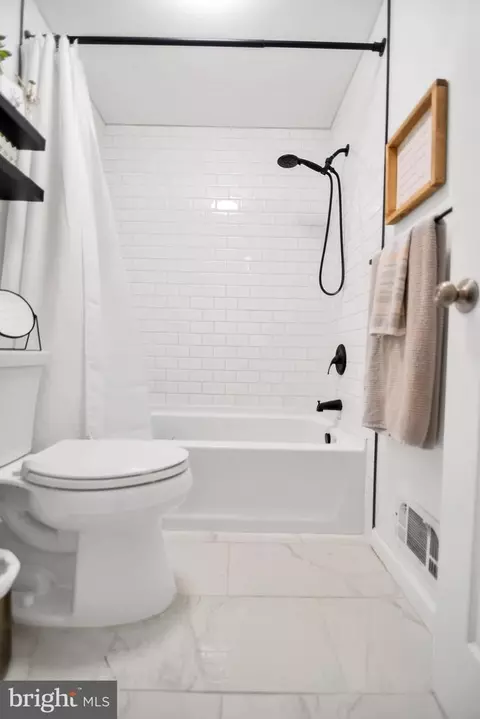 Bath - 933 Grovehill Rd, Halethorpe, MD 21227 photo 5 of 7