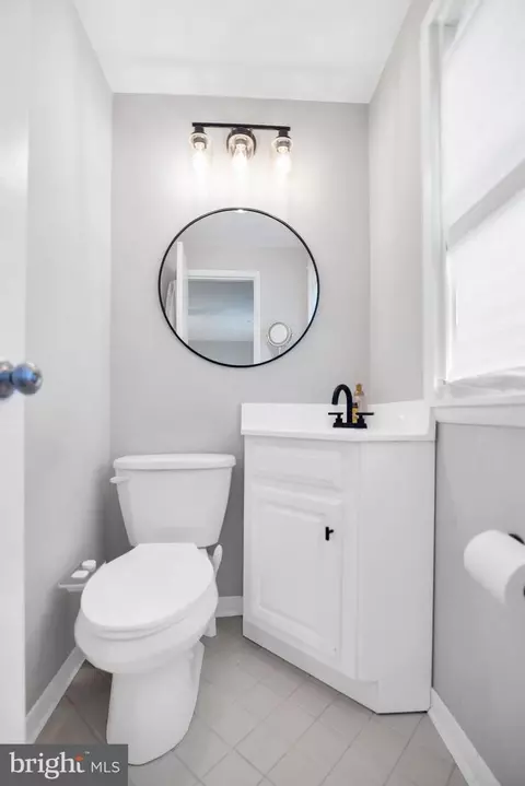 Bath - 933 Grovehill Rd, Halethorpe, MD 21227 photo 2 of 7