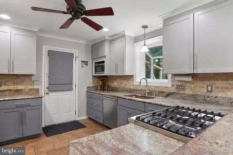Kitchen - 41 Windemere Pkwy, Phoenix, MD 21131 photo 2 of 4