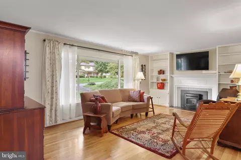 Living - 41 Windemere Pkwy, Phoenix, MD 21131 photo 1 of 1