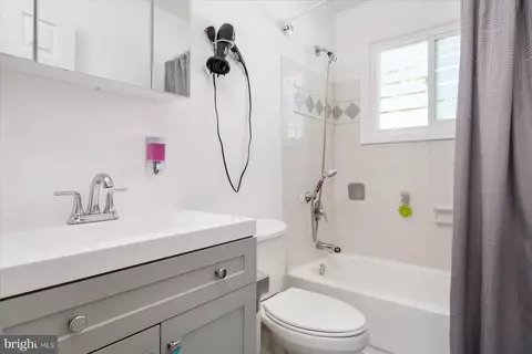 Bath - 5204 Larlin Rd, Halethorpe, MD 21227 photo 3 of 3