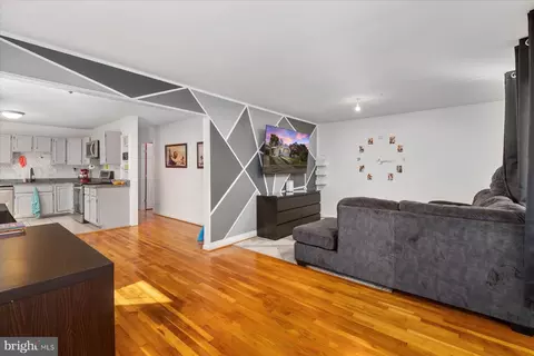 Entry Way - 5204 Larlin Rd, Halethorpe, MD 21227 photo 2 of 5