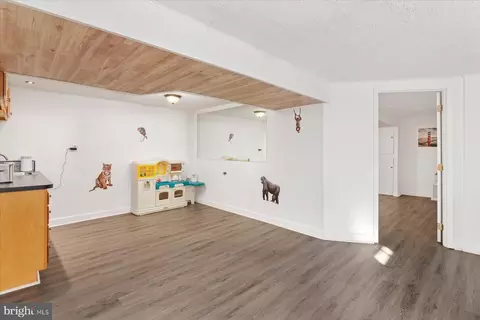 Entry Way - 5204 Larlin Rd, Halethorpe, MD 21227 photo 5 of 5