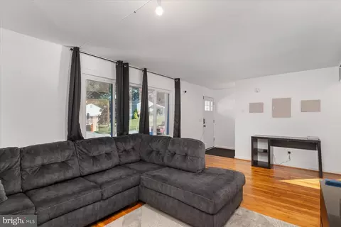 Living - 5204 Larlin Rd, Halethorpe, MD 21227 photo 1 of 2