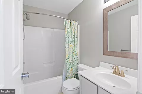 Bath - 2 Granny Smith Ct, Middle River, MD 21220 photo 1 of 3