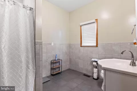 Bath - 4633 Ridge Rd, Nottingham, MD 21236 photo 1 of 4