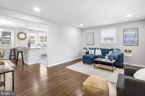 Living - 5418 Hamilton Ave, Baltimore, MD 21206 photo 1 of 2