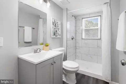 Bath - 5418 Hamilton Ave, Baltimore, MD 21206 photo 1 of 1