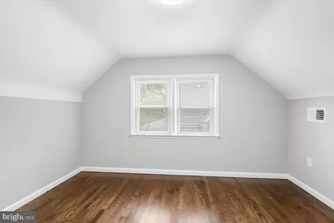 Entry Way - 5418 Hamilton Ave, Baltimore, MD 21206 photo 6 of 8